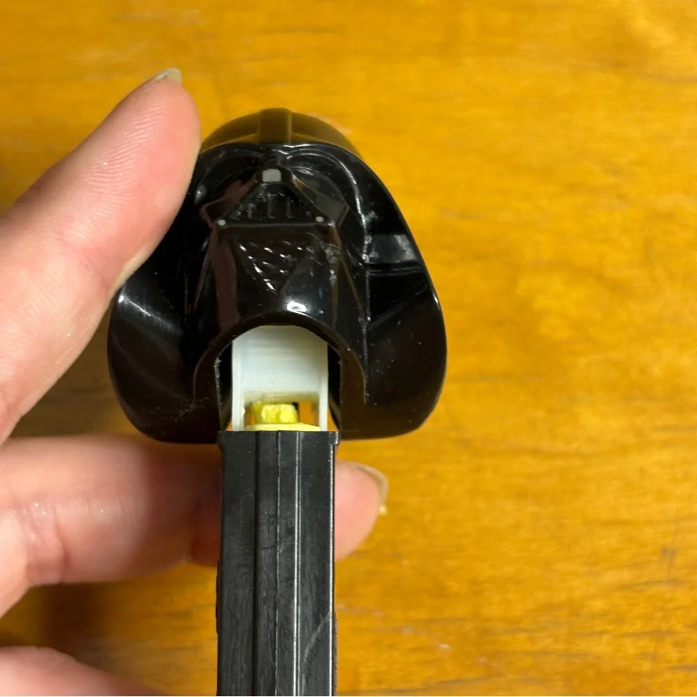 PEZ Candy Dispenser Star Wars DARTH VADER Black Base with Feet 1997